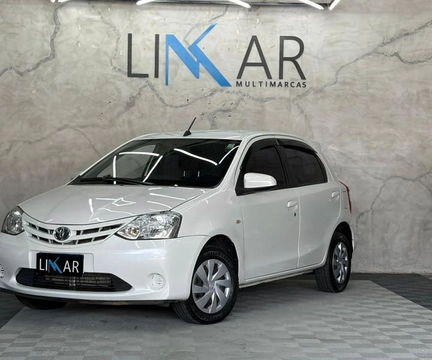 Toyota Etios 2017 Branco — foto 1 de 3