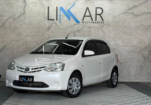 Toyota Etios 2017 Branco — foto 1 de 3