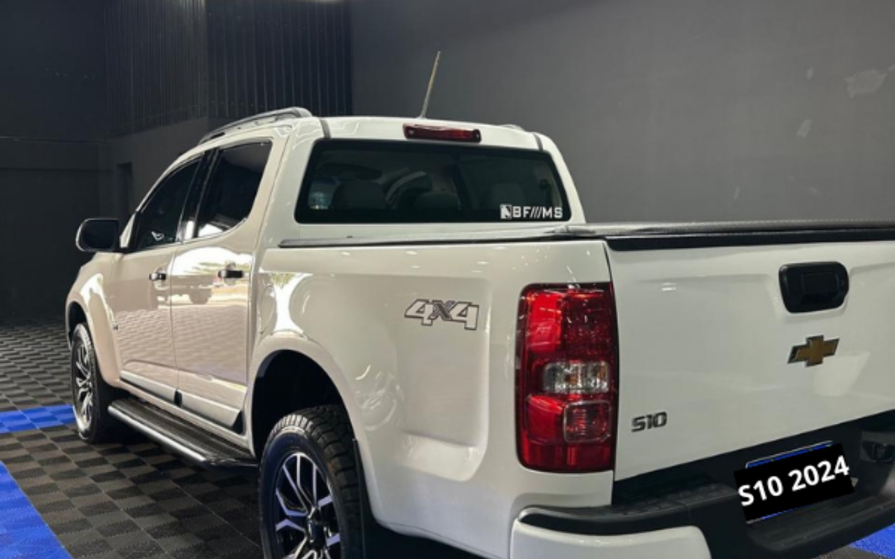 imagem-https://www.socarrao.com.br/sc-vehicle-images-prod/899947/1772651844879-MDA4LmpwZw.jpg