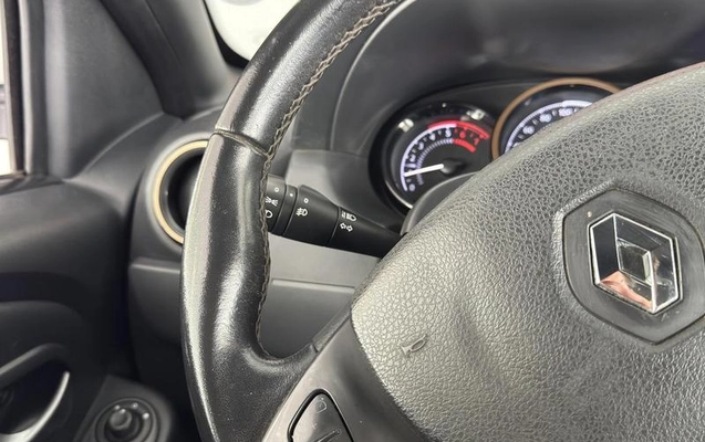 imagem-https://www.socarrao.com.br/sc-vehicle-images-prod/900290/1790884776907-7863660_8_B_bdacf7a6b5.jpeg