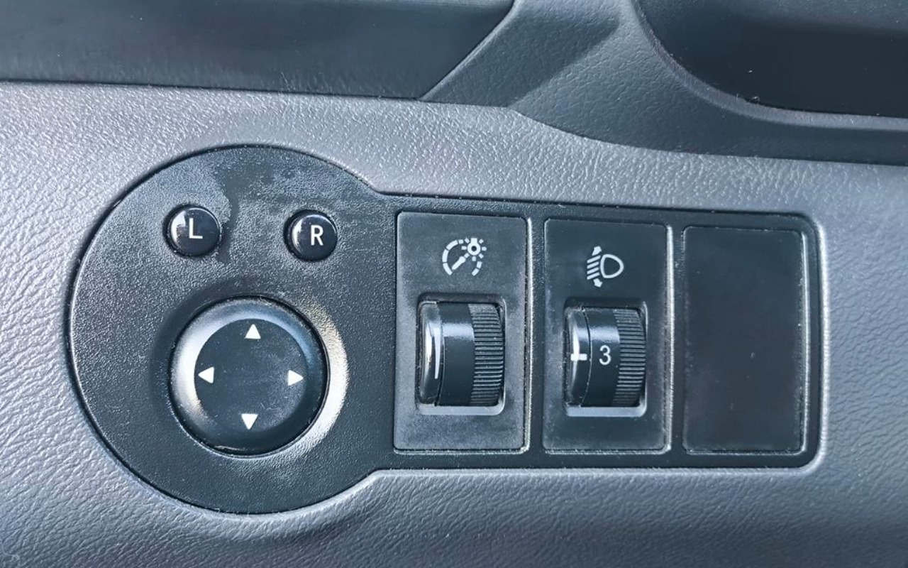 imagem-https://www.socarrao.com.br/sc-vehicle-images-prod/900503/1772661781511-SU1HXzIwMjYwMzA0XzE4MDMwMyAoQ29weSkuanBn.jpg