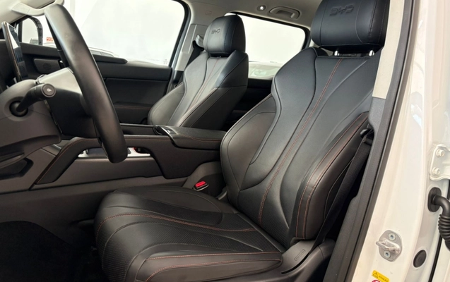 imagem-https://www.socarrao.com.br/sc-vehicle-images-prod/901872/1772723018123-EG9LKITEaj6AF6DVko7Gq2xAUMAnKJjC.jpg