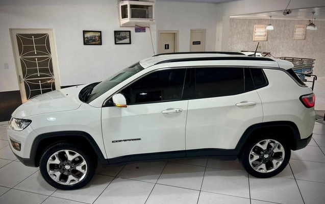 imagem-https://www.socarrao.com.br/sc-vehicle-images-prod/902154/1788467989579-7857456_1_B_d0e5b083cb.jpeg