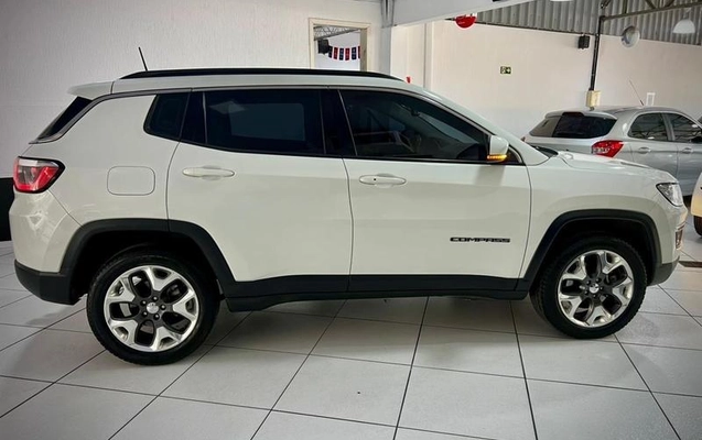 imagem-https://www.socarrao.com.br/sc-vehicle-images-prod/902154/1788467989581-7857456_9_B_cdbc378827.jpeg