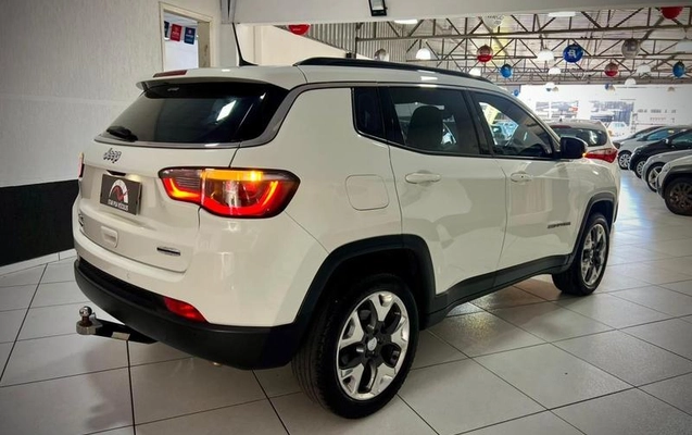 imagem-https://www.socarrao.com.br/sc-vehicle-images-prod/902154/1788467989618-7857456_10_B_76944c2c78.jpeg