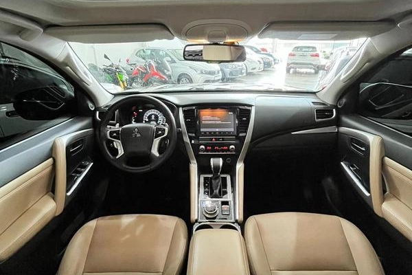 imagem-https://www.socarrao.com.br/sc-vehicle-images-prod/902654/1782995545708-7863701_6_B_c8d9a08c1d.jpeg