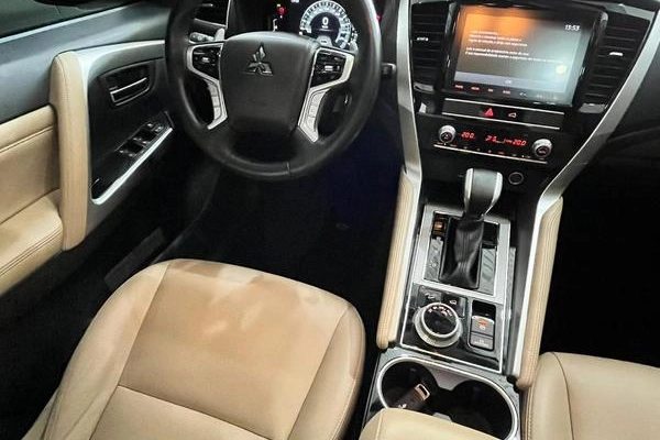 imagem-https://www.socarrao.com.br/sc-vehicle-images-prod/902654/1782995545712-7863701_11_B_f991cd16c0.jpeg