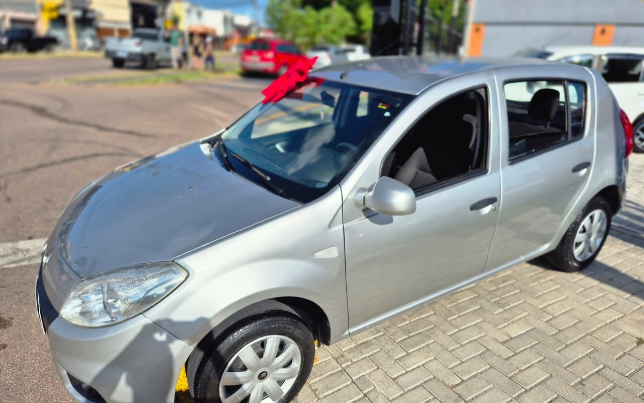 Renault Sandero Authentique Hi-Flex 1.0 16V 5p na cor Prata em Curitiba / PR - 903187