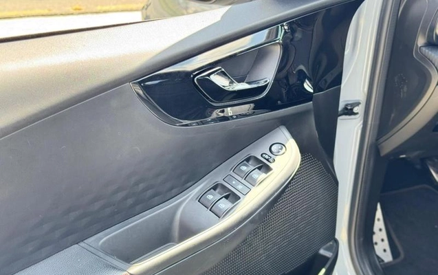 imagem-https://www.socarrao.com.br/sc-vehicle-images-prod/903368/1789388503077-7859053_17_B_6dba2c04f3.jpeg