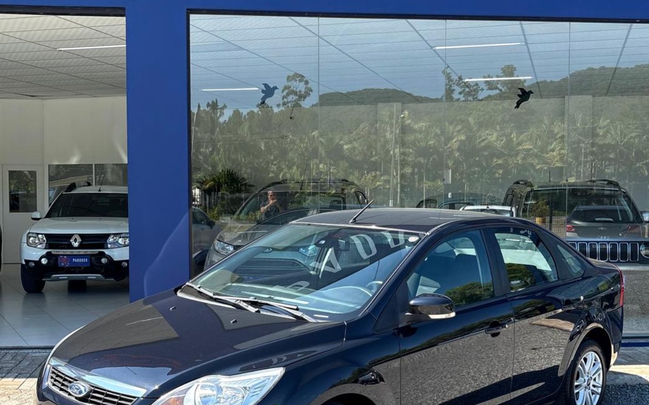 Ford Focus 2013 Preto — foto 1 de 3