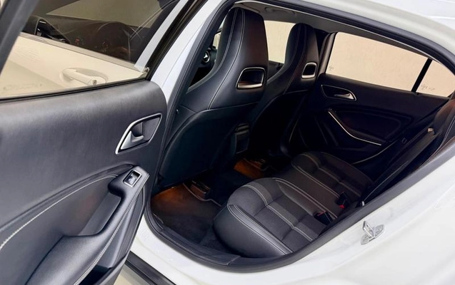 imagem-https://www.socarrao.com.br/sc-vehicle-images-prod/904671/1792529945115-7869656_13_B_ee54724f2c.jpeg