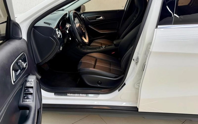 imagem-https://www.socarrao.com.br/sc-vehicle-images-prod/904671/1792529945117-7869656_14_B_95bcbde25e.jpeg