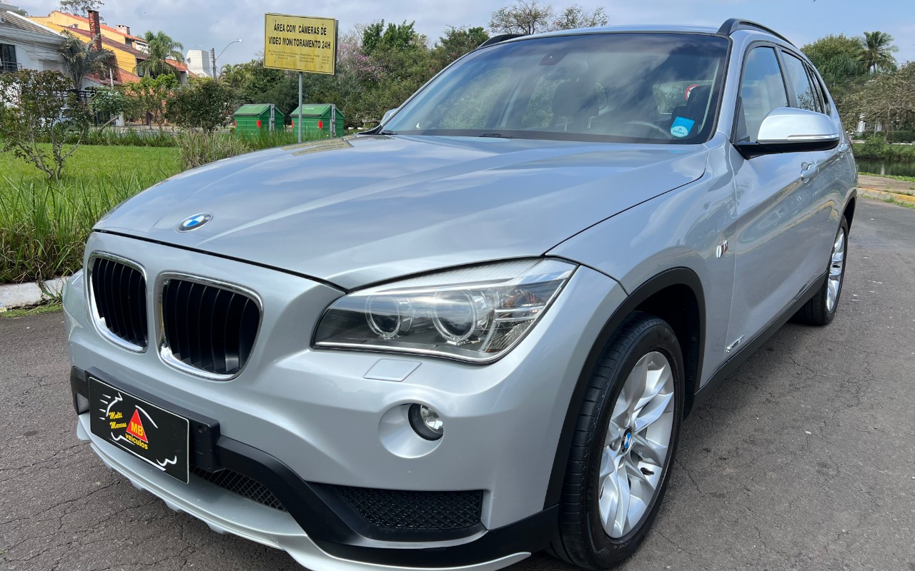 BMW X1 2015 Prata — foto 1 de 3