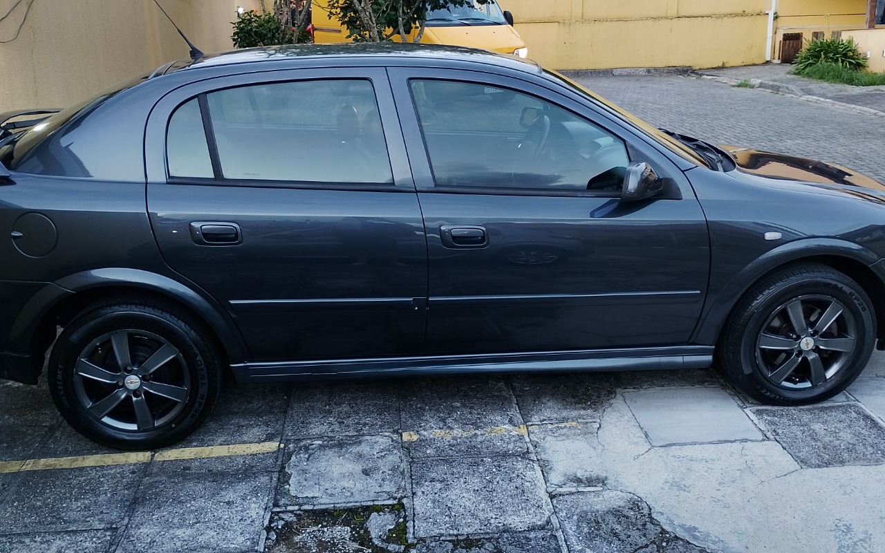 Chevrolet Astra Advantage 2.0 MPFI 8V FlexPower 5p na cor Cinza em Curitiba / PR - 905105