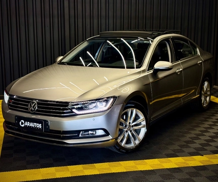 Volkswagen Passat 2017 Prata — foto 1 de 3