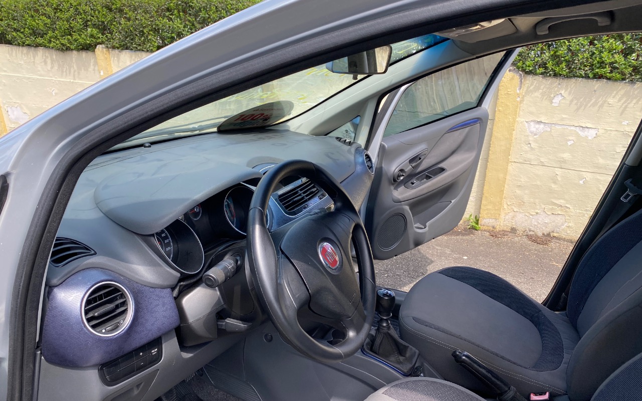 imagem-https://www.socarrao.com.br/sc-vehicle-images-prod/906075/1789584768280-SU1HXzEyNzAuanBlZw.jpeg
