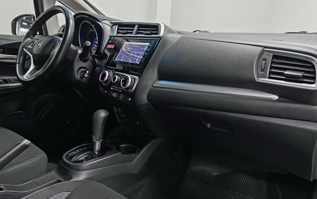 imagem-https://www.socarrao.com.br/sc-vehicle-images-prod/906317/1772833638779-aW1hZ2UwMDAwOS5qcGc.jpg