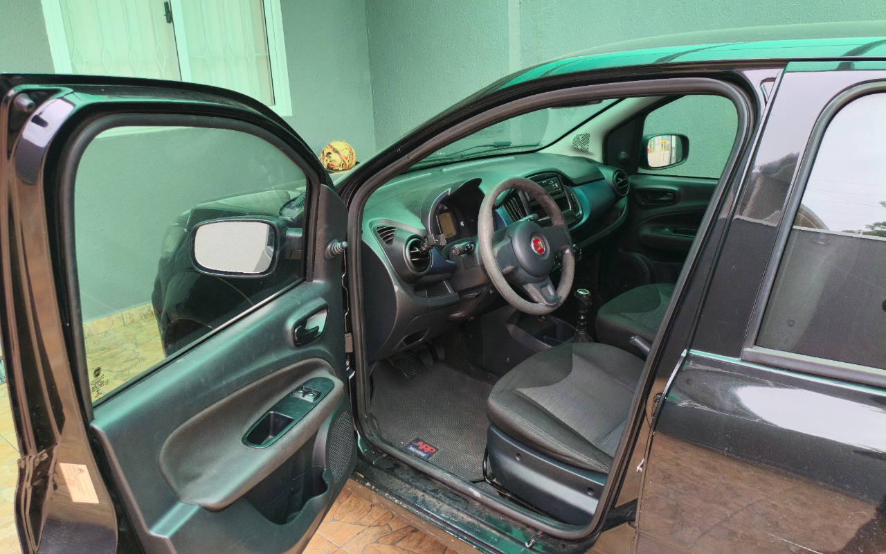 Fiat Uno DRIVE 1.0 Flex 6V 5p 2018 Preto — foto 1 de 3