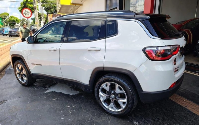 imagem-https://www.socarrao.com.br/sc-vehicle-images-prod/906924/1779452444719-7872719_5_B_473adc1fee.jpeg