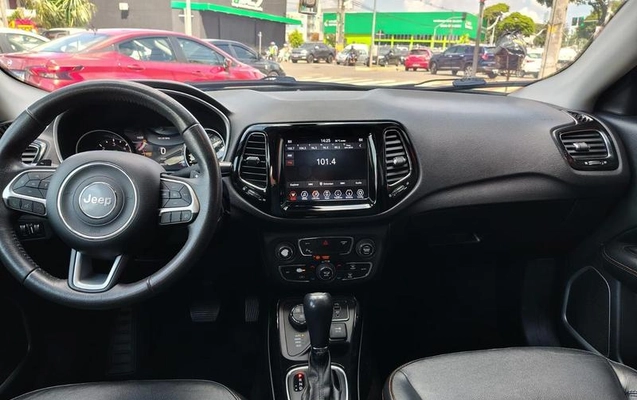 imagem-https://www.socarrao.com.br/sc-vehicle-images-prod/906924/1779452444727-7872719_1_B_cd57afb06b.jpeg