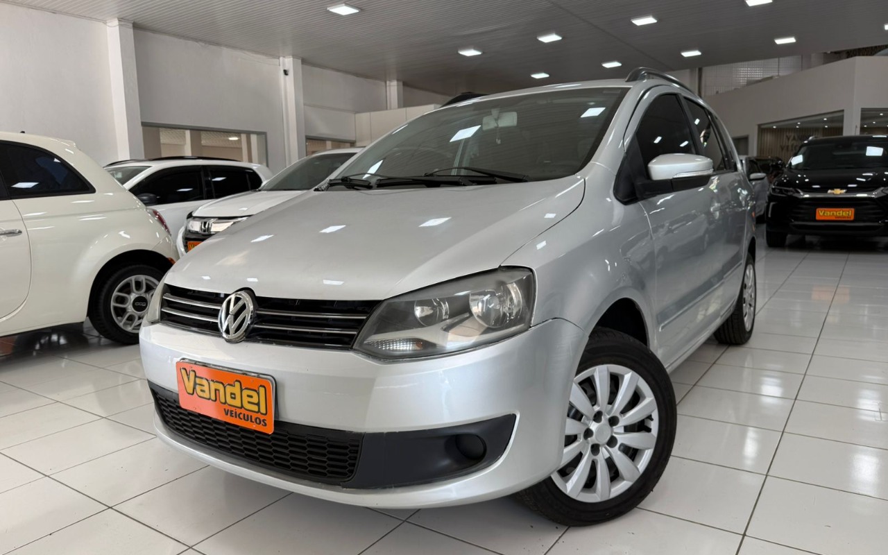 Volkswagen SpaceFox 1.6/ 1.6 Trend Total Flex 8V 5p na cor Prata no Sapucaia do Sul / RS - 907230