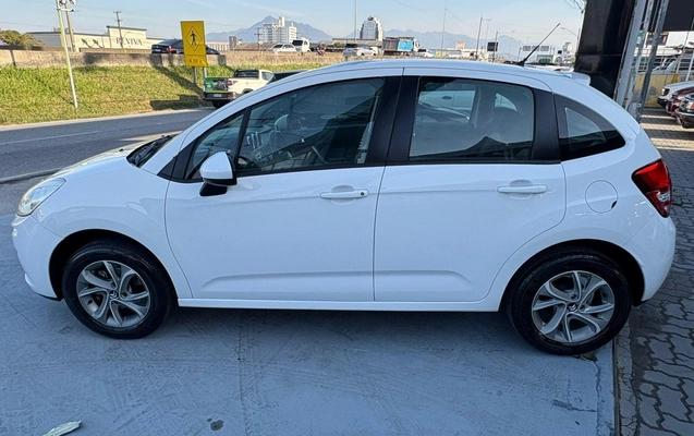 imagem-https://www.socarrao.com.br/sc-vehicle-images-prod/908338/1772901438592-e4e6feed2a1e43018d7b1e3843bbba60_1772901412020.jpg