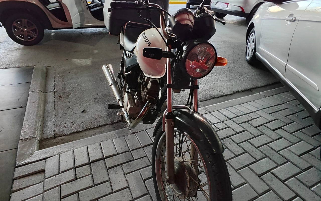 imagem-https://www.socarrao.com.br/sc-vehicle-images-prod/909215/1772946024258-ZjE0ODlkZGUtN2FiNC00Mzk4LTg5NDMtNzkzNTQ0NThmOGE3LmpwZw.jpg
