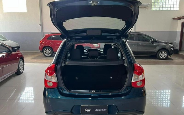 imagem-https://www.socarrao.com.br/sc-vehicle-images-prod/912405/1791469026675-7800251_8_B_6bcbfba228.jpeg