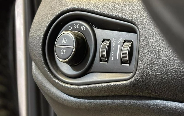 imagem-https://www.socarrao.com.br/sc-vehicle-images-prod/912952/1789162055293-7878029_5_B_d2ff022b83.jpeg