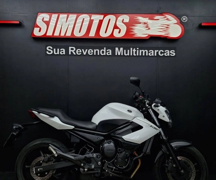 YAMAHA XJ6 N/ABS 2013 Branco — foto 1 de 3