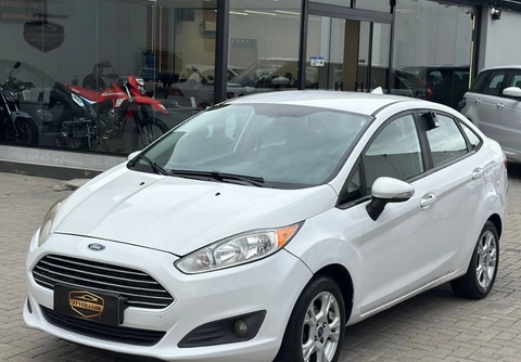 Ford Fiesta 2015 Branco — foto 1 de 3