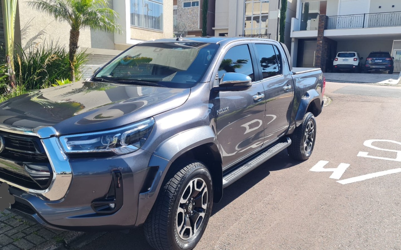 Toyota Hilux 2024 Cinza — foto 1 de 3