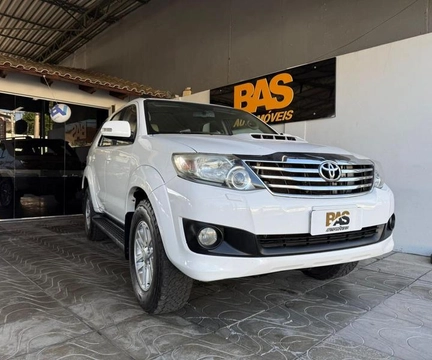 Toyota Hilux SW4 2014 Branco — foto 1 de 3
