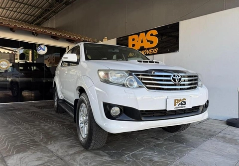Toyota Hilux SW4 2014 Branco — foto 1 de 3