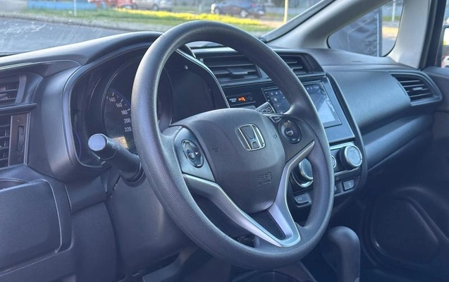imagem-https://www.socarrao.com.br/sc-vehicle-images-prod/920328/1789594733748-7454592_7_B_ff7df8fa6f.jpeg