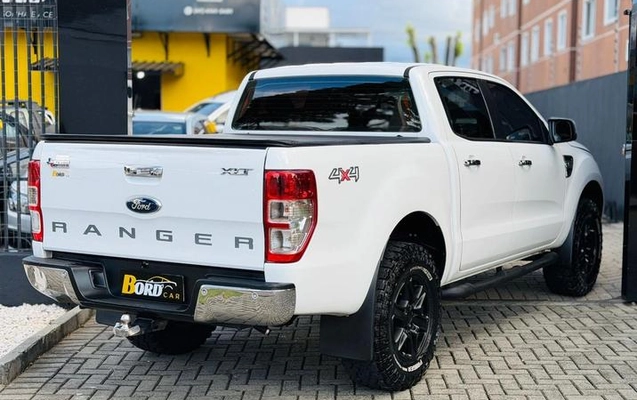 imagem-https://www.socarrao.com.br/sc-vehicle-images-prod/923275/1773373967055-7890691_9_B_c2e016d2ab.jpeg