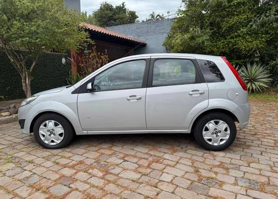 imagem-https://www.socarrao.com.br/sc-vehicle-images-prod/923683/1773401617175-ford-fiesta-1.0-rocam-s-8v-flex-4p-manual-wmimagem15392539784.jpg