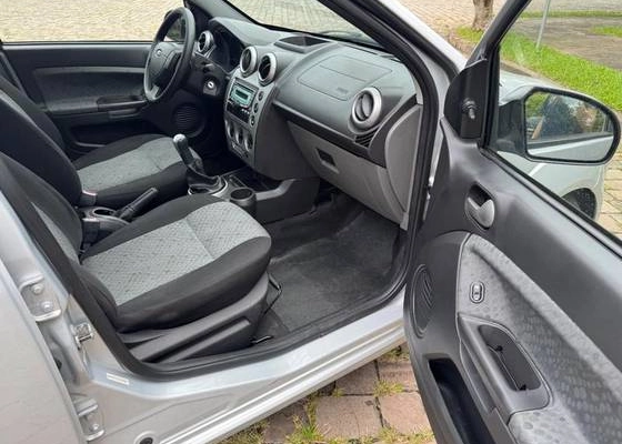 imagem-https://www.socarrao.com.br/sc-vehicle-images-prod/923683/1773401617194-ford-fiesta-1.0-rocam-s-8v-flex-4p-manual-wmimagem15393756284.jpg