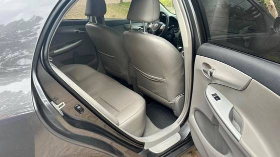 imagem-https://www.socarrao.com.br/sc-vehicle-images-prod/923694/1776166087447-toyota-corolla-1.8-gli-16v-flex-4p-automatico-wmimagem10200433713.jpg