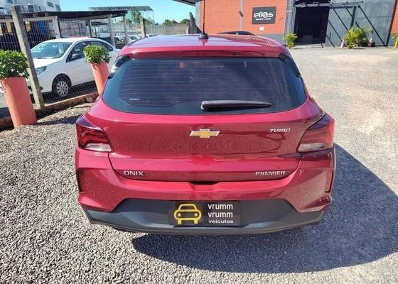 imagem-https://www.socarrao.com.br/sc-vehicle-images-prod/923695/1776166065501-chevrolet-onix-1.0-turbo-flex-premier-automatico-wmimagem09310051669.jpg