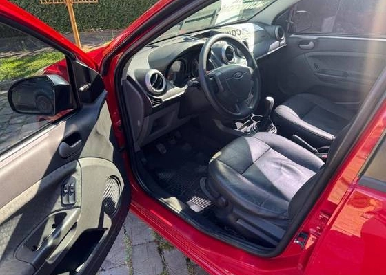 imagem-https://www.socarrao.com.br/sc-vehicle-images-prod/923701/1776166040005-ford-fiesta-1.0-rocam-se-8v-flex-4p-manual-wmimagem10184538331.jpg