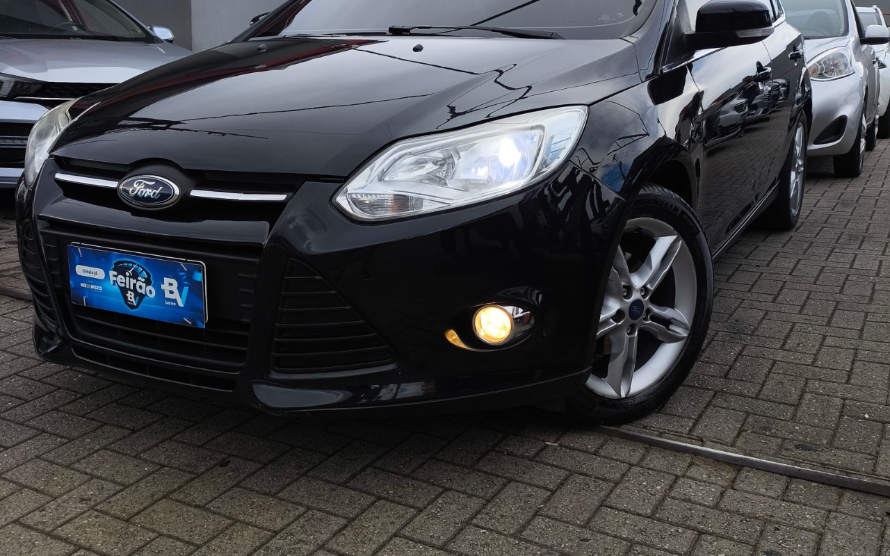 Ford Focus 2015 Preto — foto 1 de 3