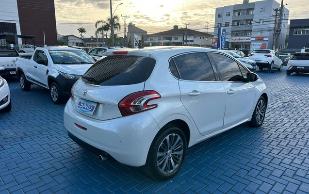 imagem-https://www.socarrao.com.br/sc-vehicle-images-prod/924193/1785779981537-3529e0e1258d47489284ed3935cfdcd8_1773408546729.jpg