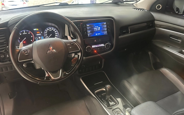imagem-https://www.socarrao.com.br/sc-vehicle-images-prod/925720/1773428784818-MTFpLmpwZw.jpg