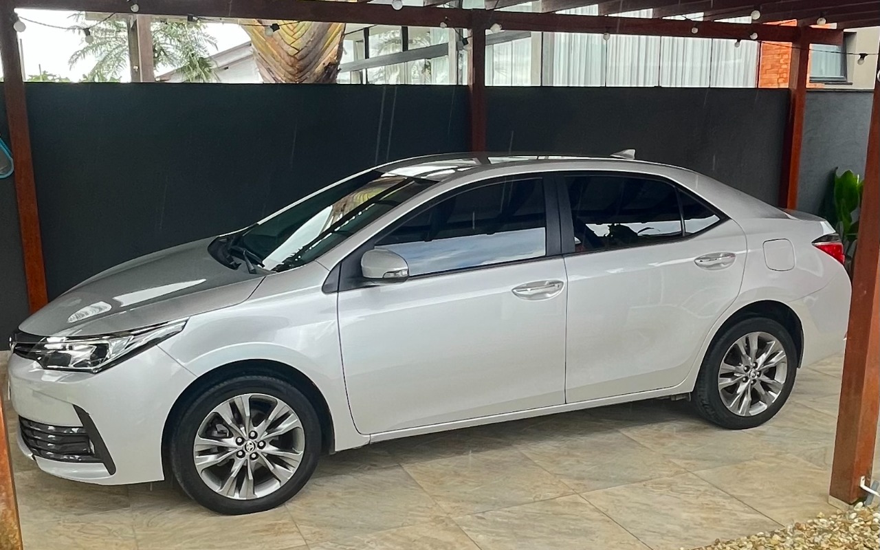 Toyota Corolla 2019 Prata — foto 1 de 3