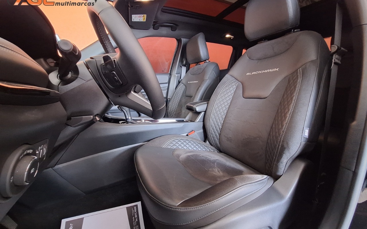 imagem-https://www.socarrao.com.br/sc-vehicle-images-prod/931393/1773586465710-YjEwOTZjNzktNDEyMy00OTg0LWI2ZDQtODBhMTUxZDM3ZjE5LmpwZWc.jpeg