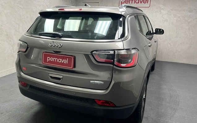 imagem-https://www.socarrao.com.br/sc-vehicle-images-prod/933585/1788286981509-9de39550-4de6-47e2-a6d9-bb1569ba2e43.jpg