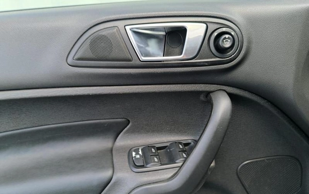 imagem-https://www.socarrao.com.br/sc-vehicle-images-prod/933751/1789222373219-7858792_6_B_1e8a2fecf0.jpeg