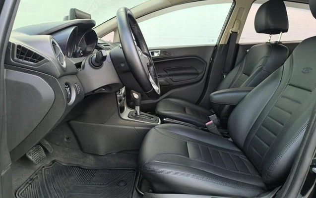 imagem-https://www.socarrao.com.br/sc-vehicle-images-prod/933751/1789222373220-7858792_13_B_a42982bdbb.jpeg
