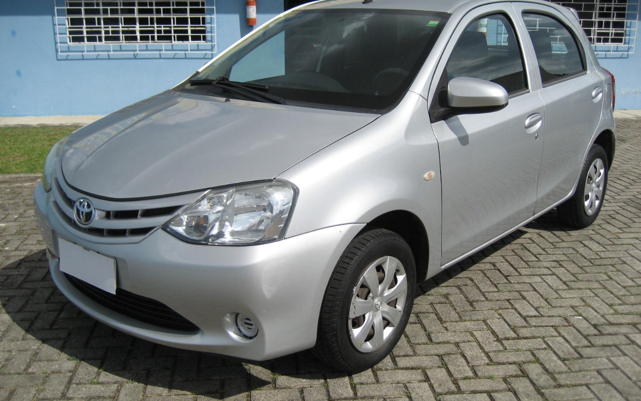 Toyota Etios 2016 Prata — foto 1 de 3
